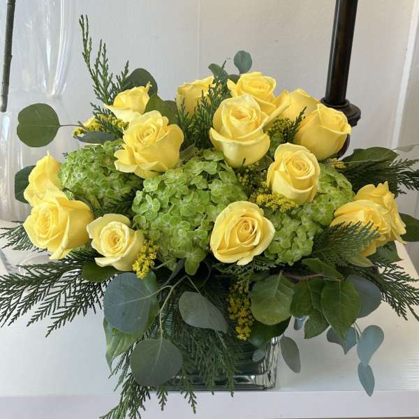 Yellow roses green hydrangea, cube