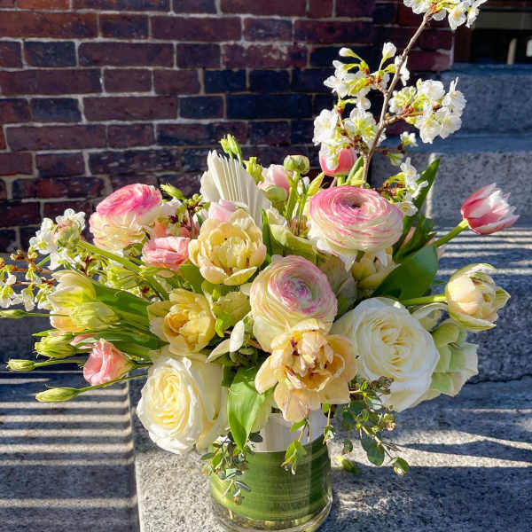Bouquet of pink and white flowers in a clear glass vase