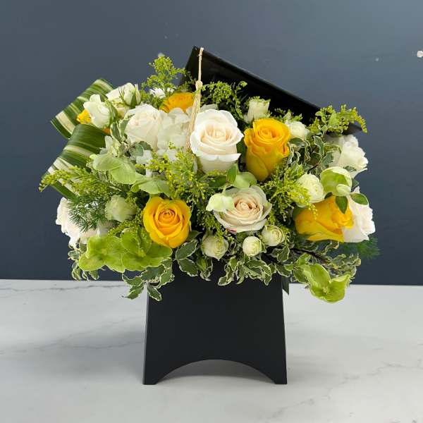 Bouquet of white and yellow roses in a black box