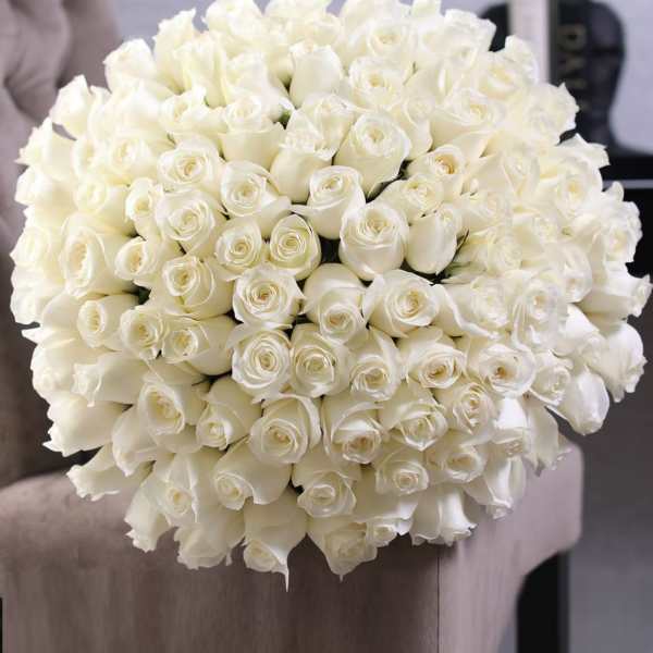 Large bouquet of white roses