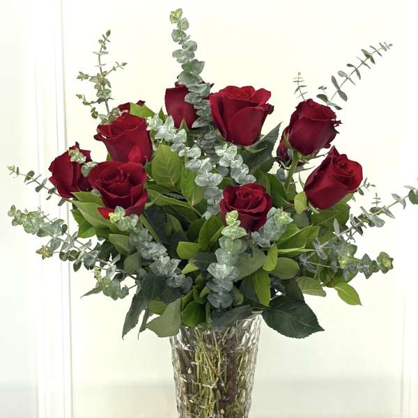 Bouquet of red roses in a clear glass vase