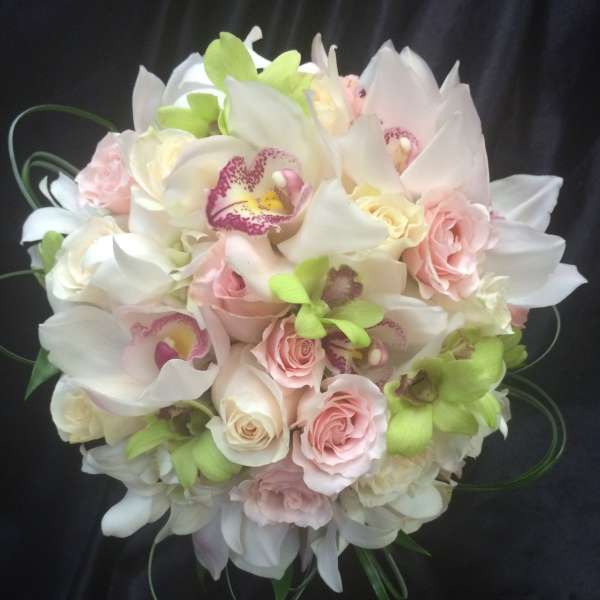 Bouquet of white orchids and pale pink roses