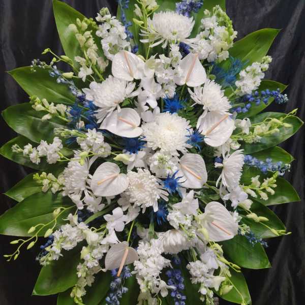 L-WB. #5. Large Standing Easel Spray. White and Blue