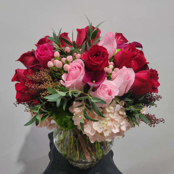 Bouquet of red and pink roses in a glass vase