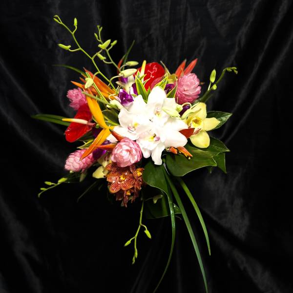TROPICAL UNSTRUCTURED BRIDAL BOUQUET