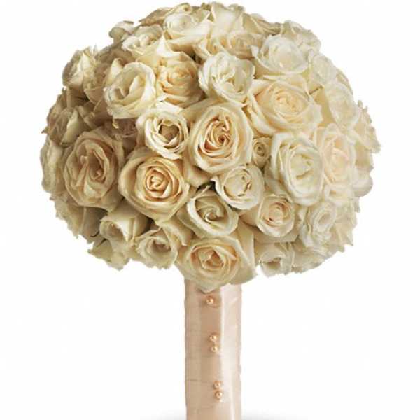 Cream rose bouquet with a wrapped handle