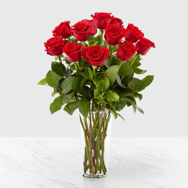 Bouquet of red roses in a clear glass vase