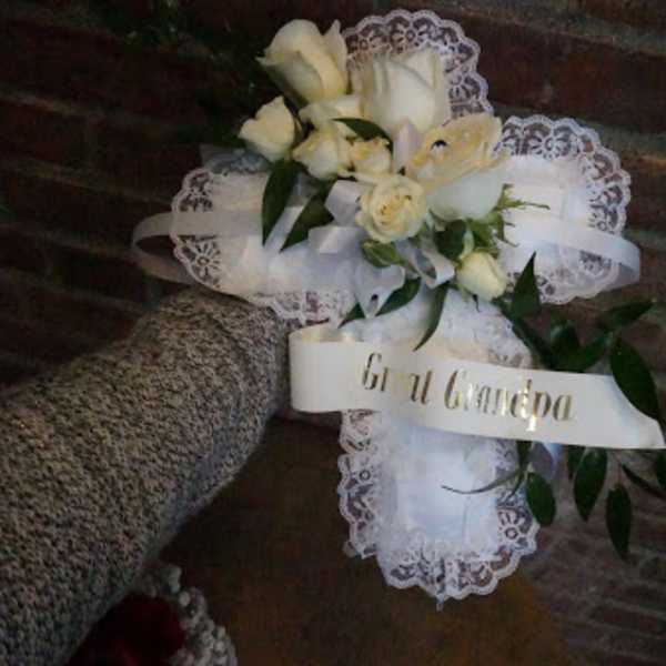 White rose bouquet with lace trim and a ribbon reading "Buon Giorno"