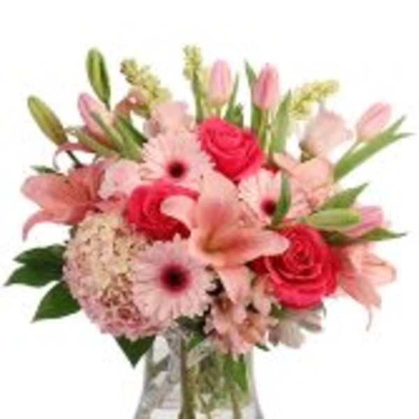 Pink and red mixed bouquet in a clear glass vase