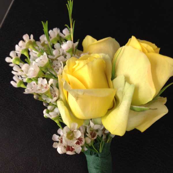 Yellow rose bouquet with small white filler flowers