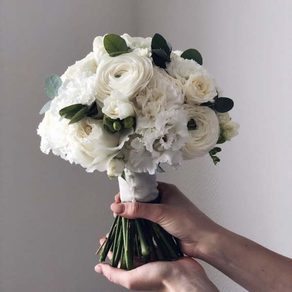 Bridal Bouquet Classic Round White