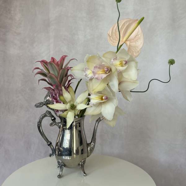 Moon Garden: Afternoon in Provence – Teapot arrangement