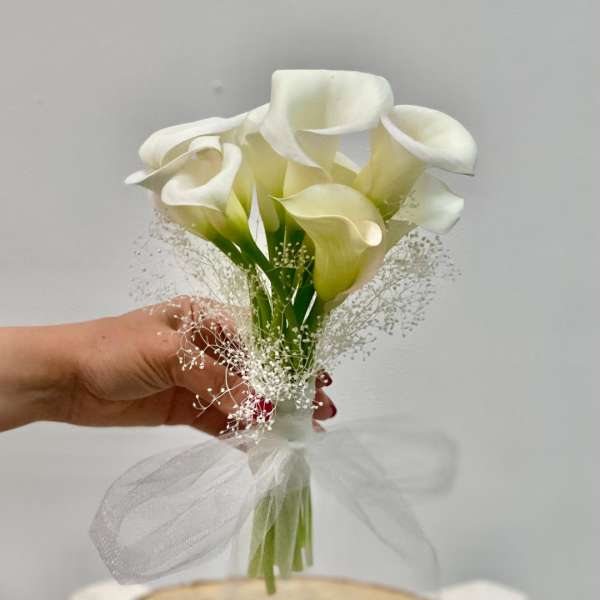 Small bouquet of white calla lilies with a sheer ribbon