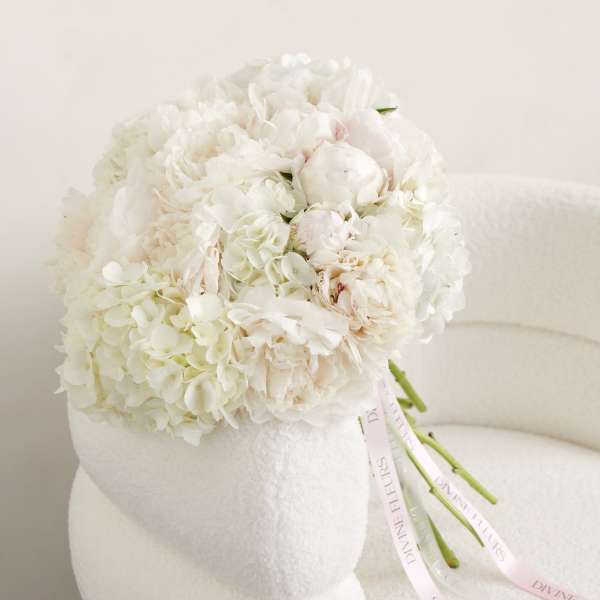 White bridal bouquet with hydrangeas and pale roses