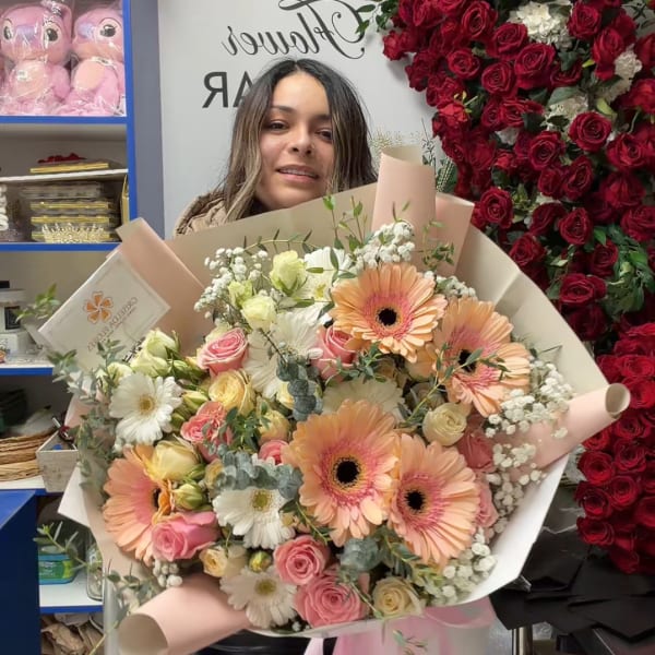 Ramo de gerberas, rosas y mini rosas en Long Island New York