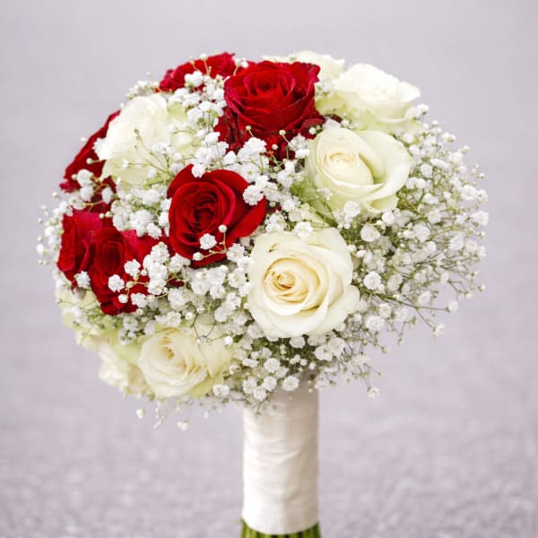 Bouquet of red and white roses with baby's breath