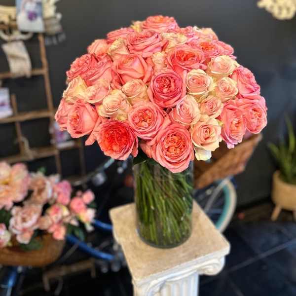 Bouquet of pink and peach roses in a clear glass vase