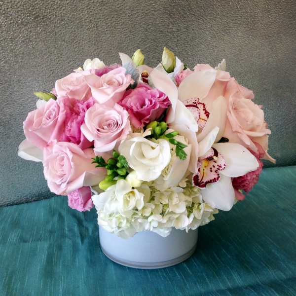 Pink and white bouquet in a round white box