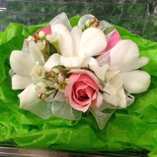 Pink rose bouquet with white calla lilies and ribbon wrap