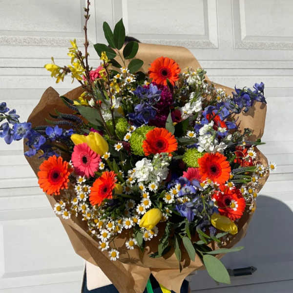 Large mixed bouquet with bright gerbera daisies and small white daisies
