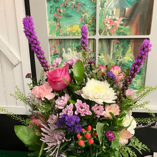 Mixed pink and white bouquet in a clear glass vase