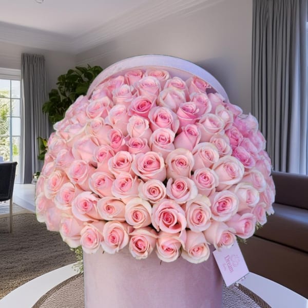 Large pink rose bouquet in a round hatbox