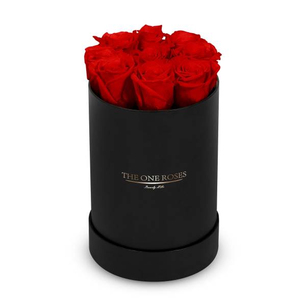 Red roses in a black round box