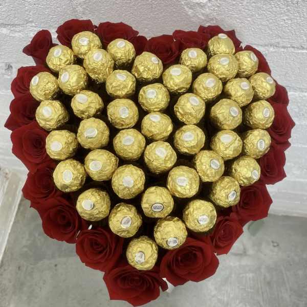 Corazon con chocolates