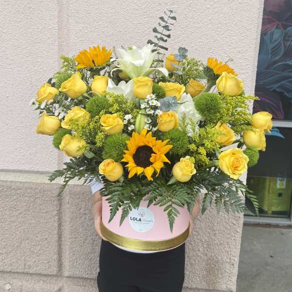 Hand wrapped box bouquet 01