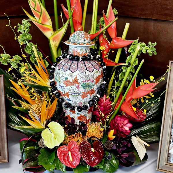 Custom Urn tropical spray