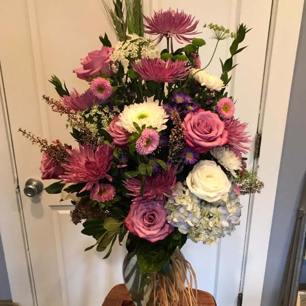 Mixed pink and white bouquet in a glass vase