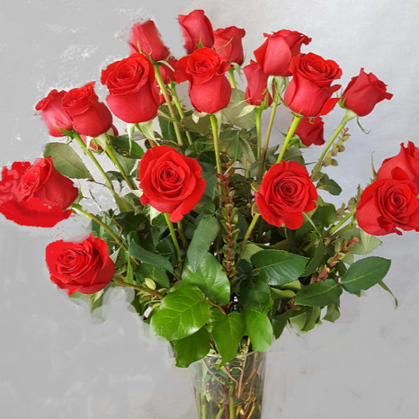 Bouquet of red roses in a clear glass vase