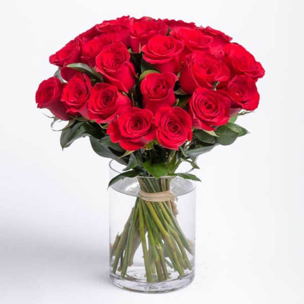 Bouquet of red roses in a clear glass vase