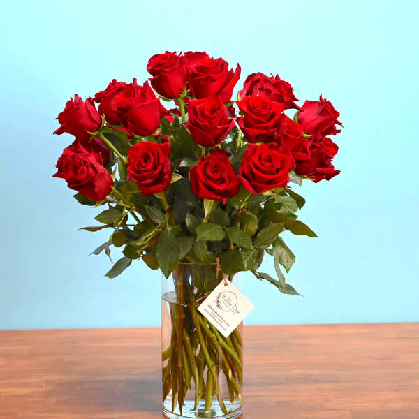 Bouquet of red roses in a clear glass vase