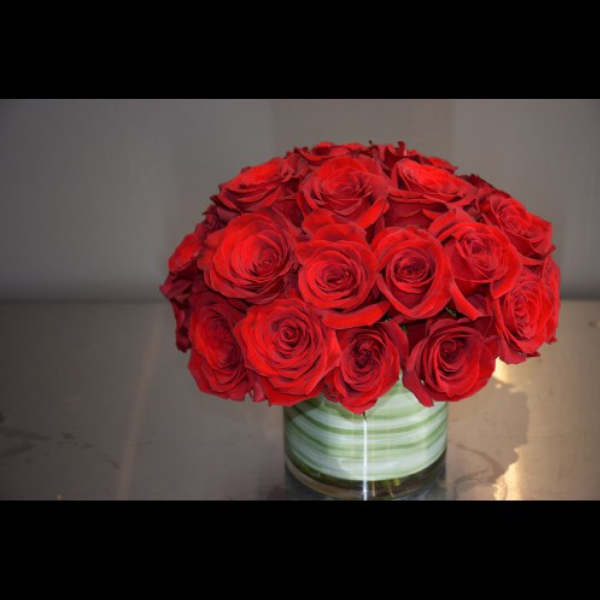 Red rose bouquet in a clear glass vase