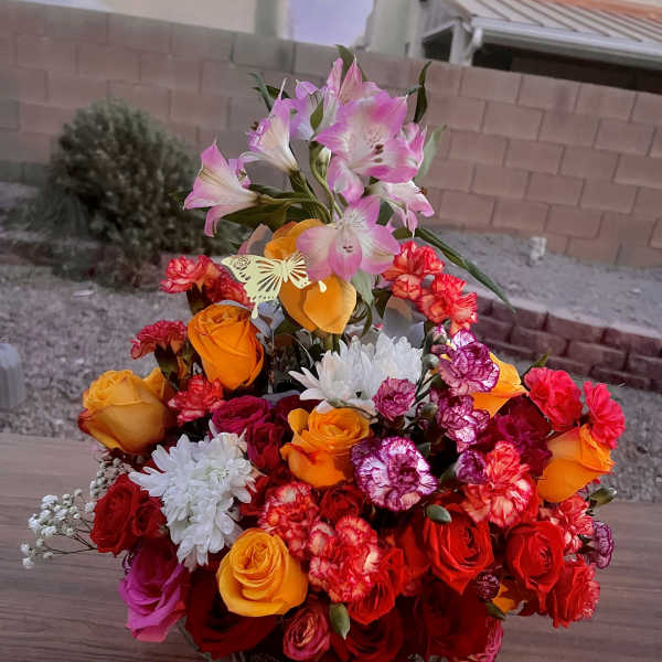 360 degree arrangement with keepsake bottom