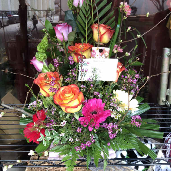 Roses and Gerbera Daisy arrangement BQ005