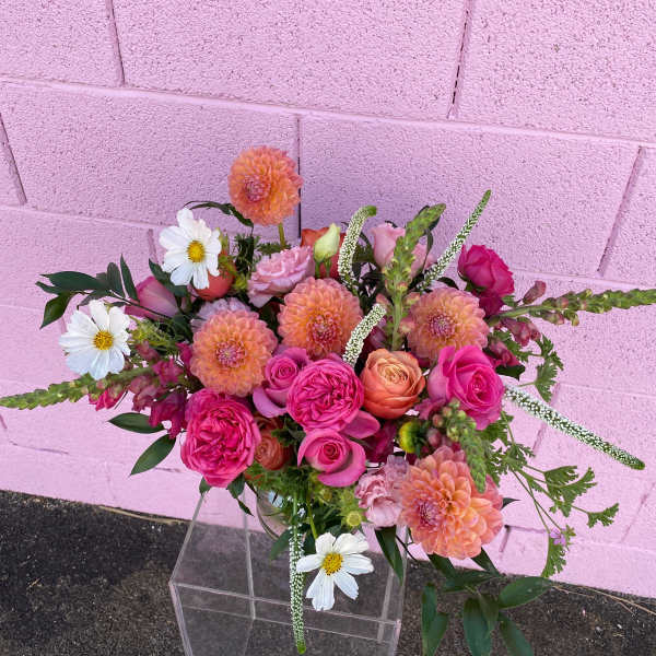 Pink and peach mixed bouquet in a clear vase