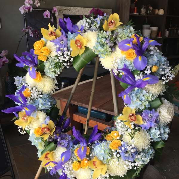 #162 blue, white, and orange open wreath