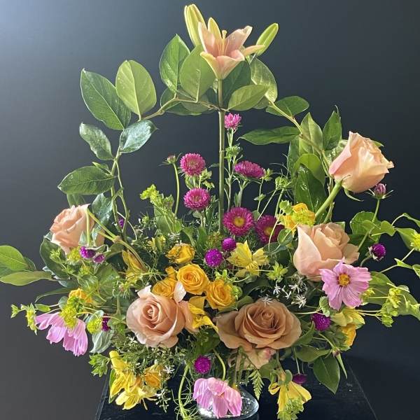 Mixed bouquet with peach roses, lilies, and pink daisies