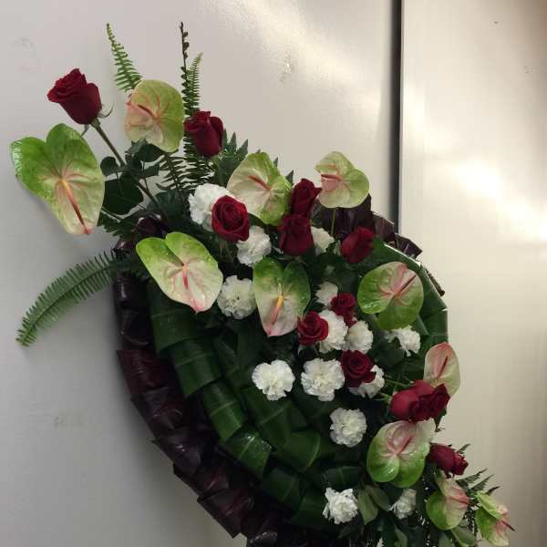 Ti Fill Heart Wreath with Roses Sprays wreath - F020001