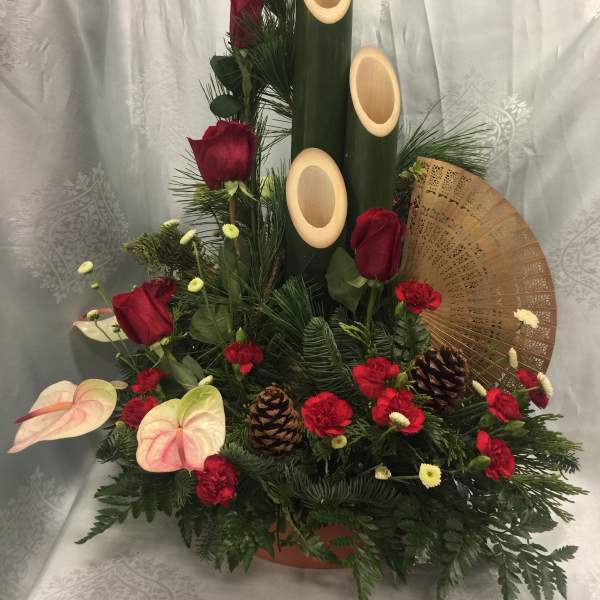 Red roses & antherium Kadomatsu with fan