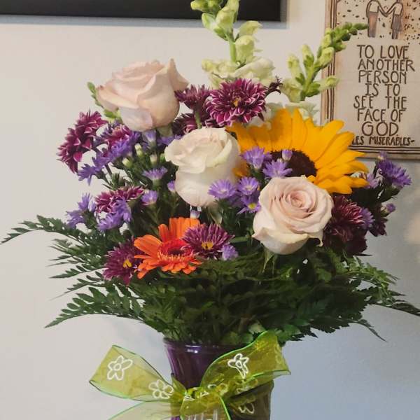 Sunshine and Smiles by Dixie's Flowers