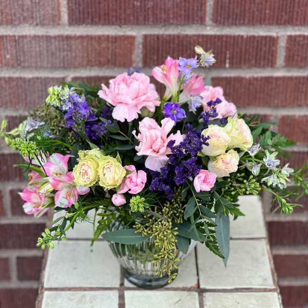 Mixed pink and purple bouquet in a glass vase