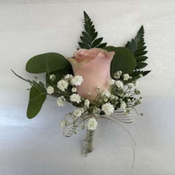 Pink rose boutonniere with white baby's breath and greenery
