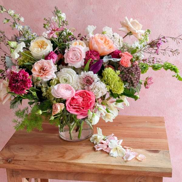 LARGE Arrangement in shades of pink