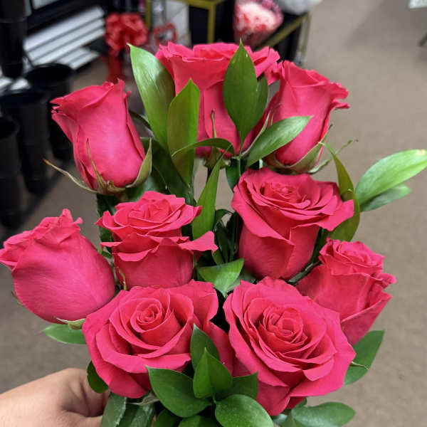 Bouquet of hot pink roses in a decorative vase