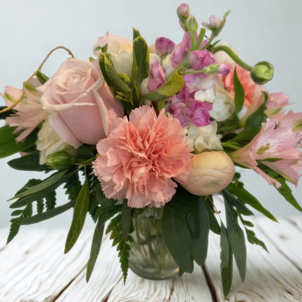 Pink and peach bouquet in a glass vase