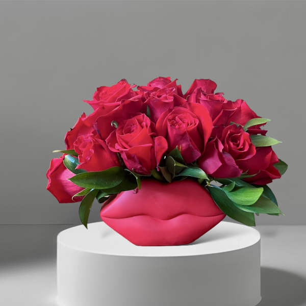 Pink rose bouquet in a lips-shaped vase