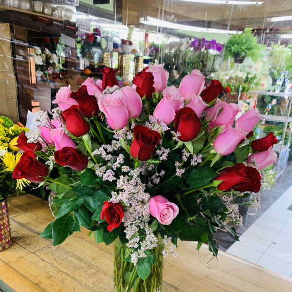 Bouquet of red and pink roses in a clear glass vase